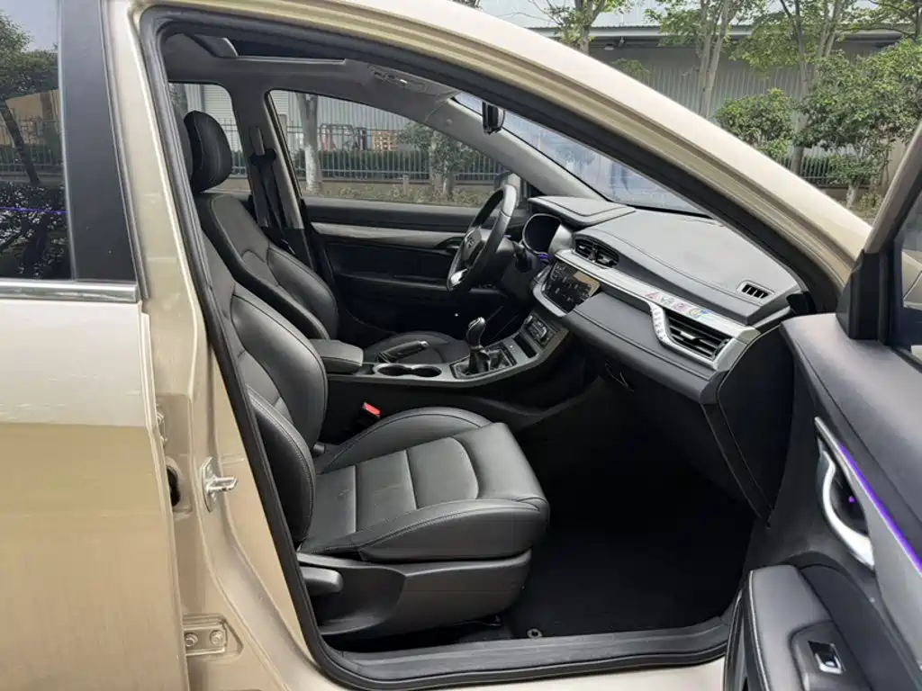 Geely Emgrand 2020 — фото 16