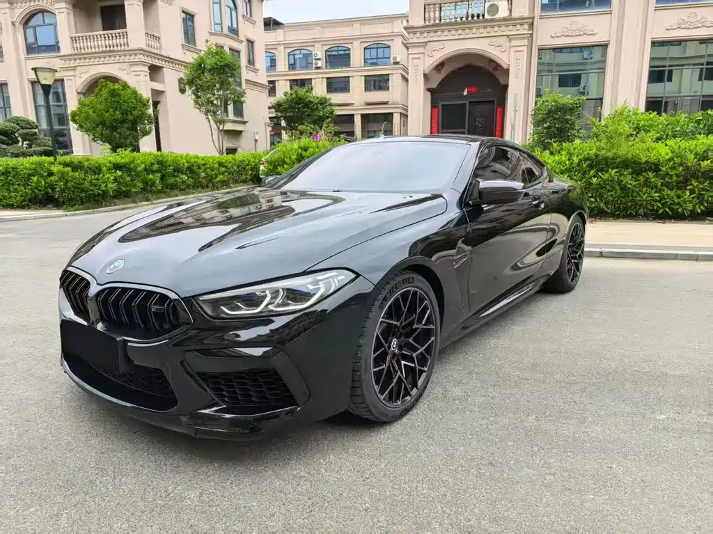 BMW M8 2023 — фото 1
