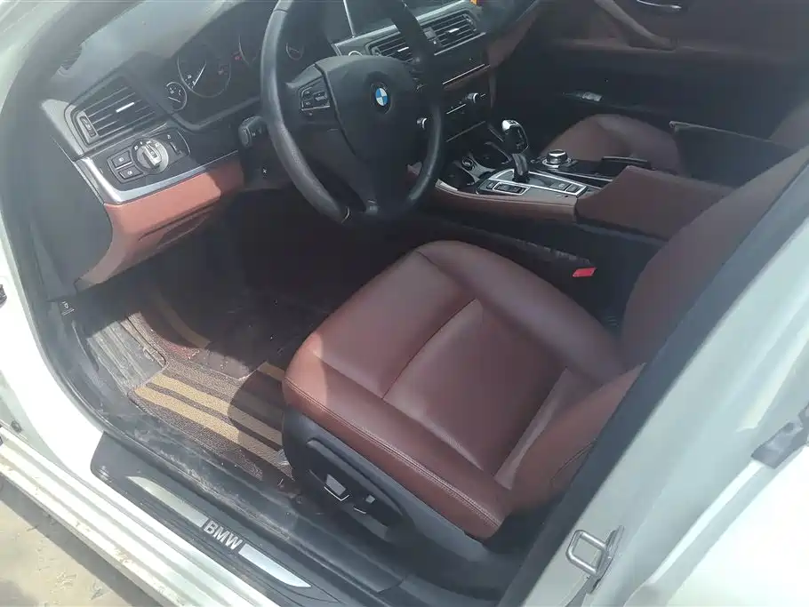 BMW 5 Series 2015 — фото 9