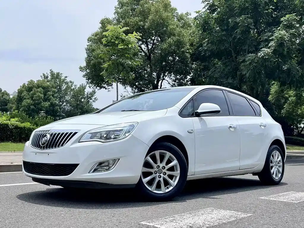 Buick Excelle 2013 — фото 1