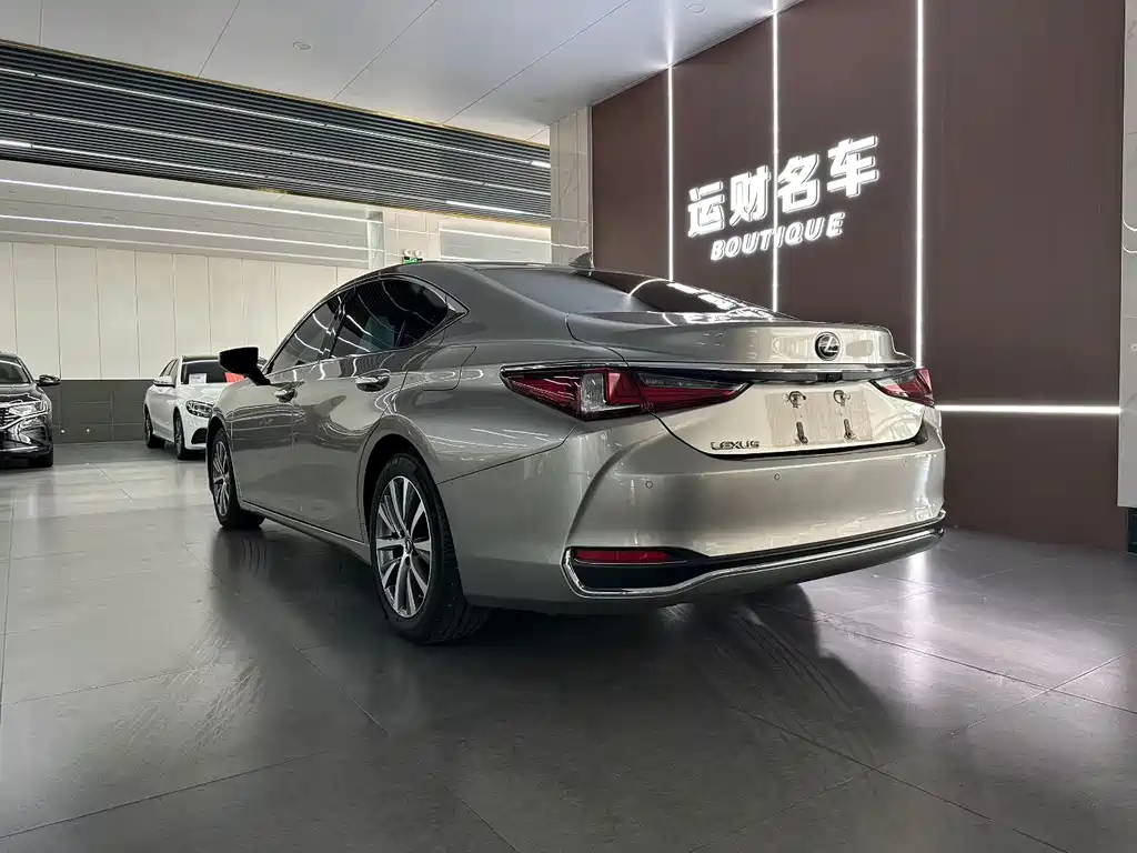 Lexus ES 2019 — фото 7