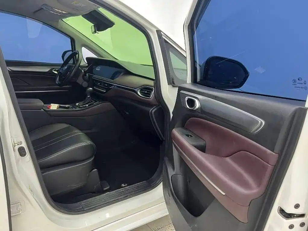 GAC Trumpchi M6 2022 — фото 10