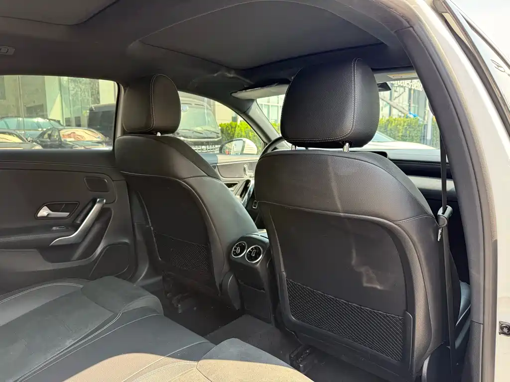 Mercedes-Benz A-Class 2019 — фото 13