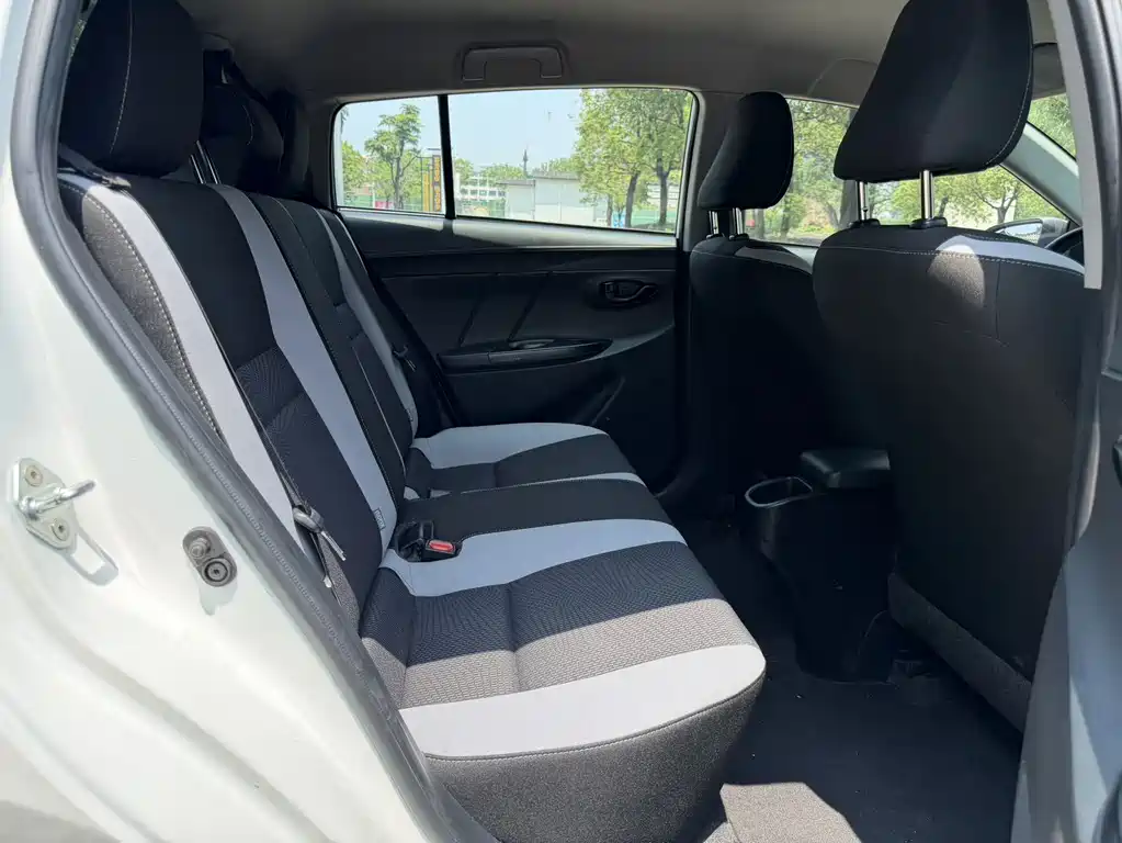 Toyota Yaris L 2020 — фото 12