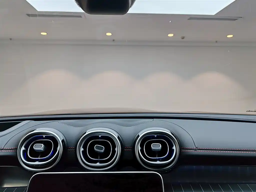 Mercedes-Benz GLC AMG 2025 — фото 13