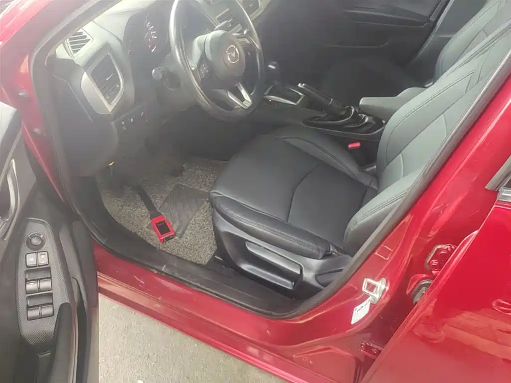 Mazda 3 Axela 2018 — фото 16