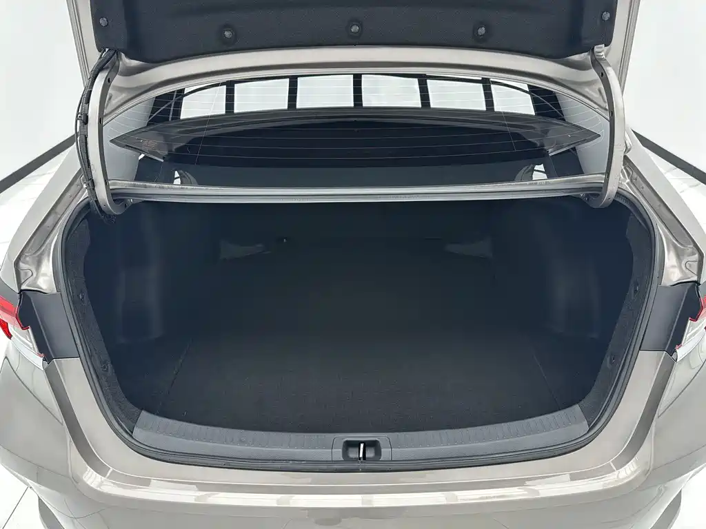 Toyota Corolla 2023 — фото 16