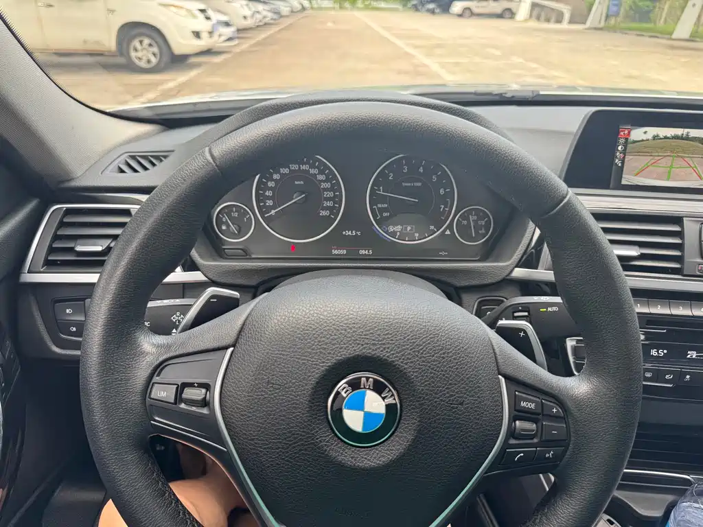 BMW 3 Series 2017 — фото 16