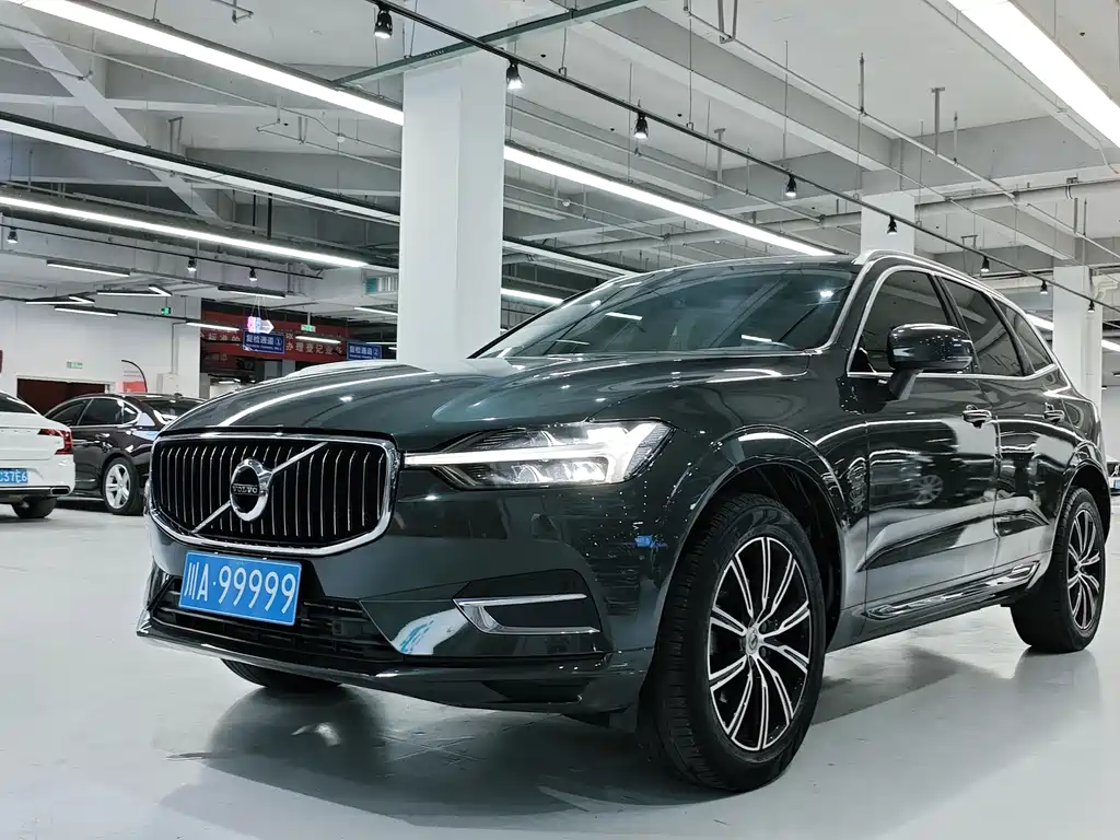 Volvo XC60 2021 — фото 1