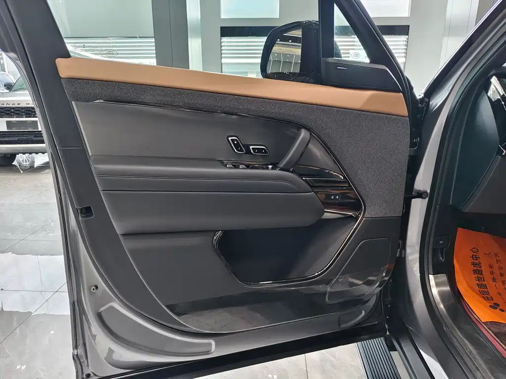 Land Rover Range Rover Sport 2025 — фото 8