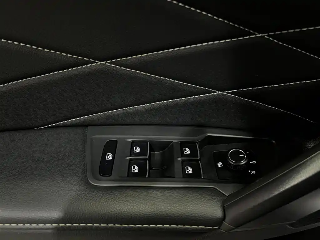 Volkswagen Tiguan L 2022 — фото 10