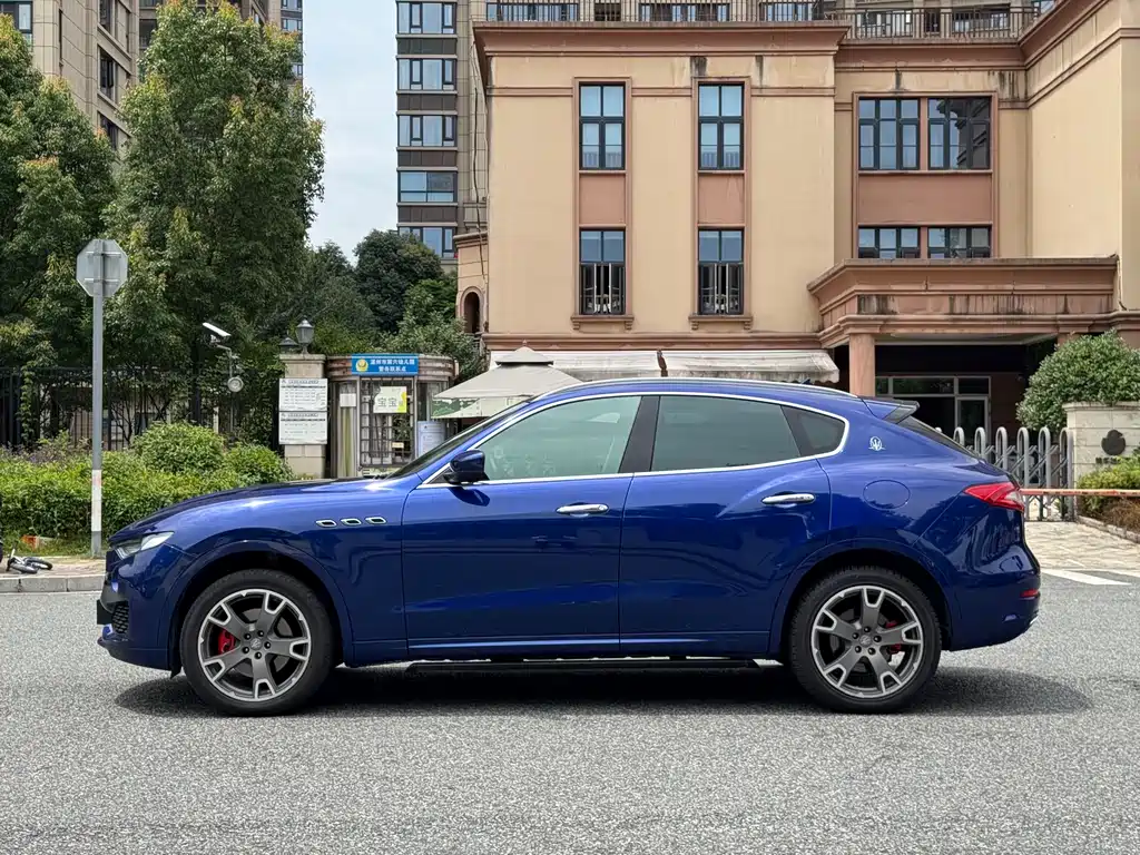 Maserati Levante 2019 — фото 16