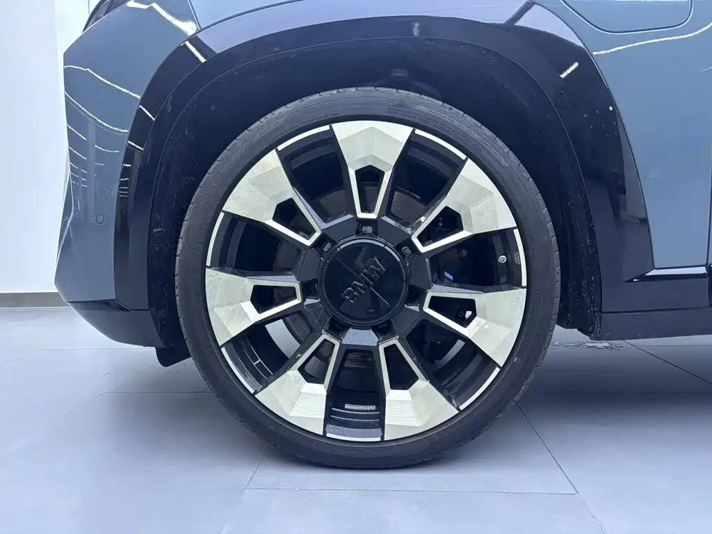 BMW XM 2024 — фото 10