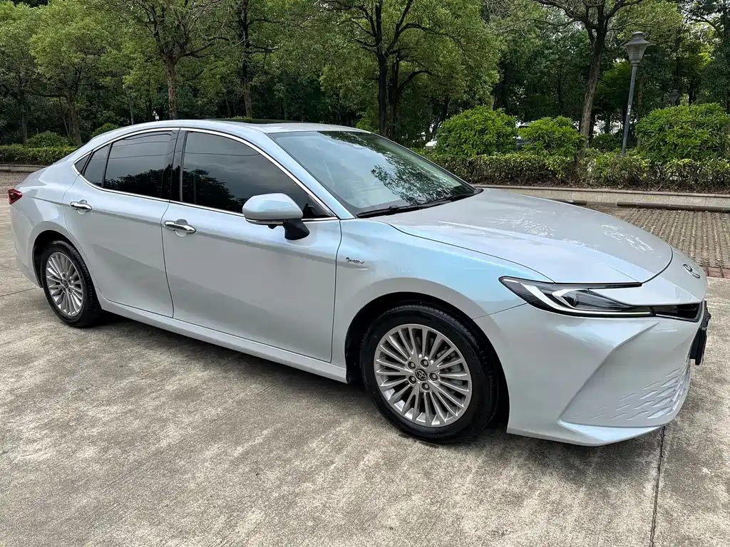Toyota Camry 2024 — фото 2