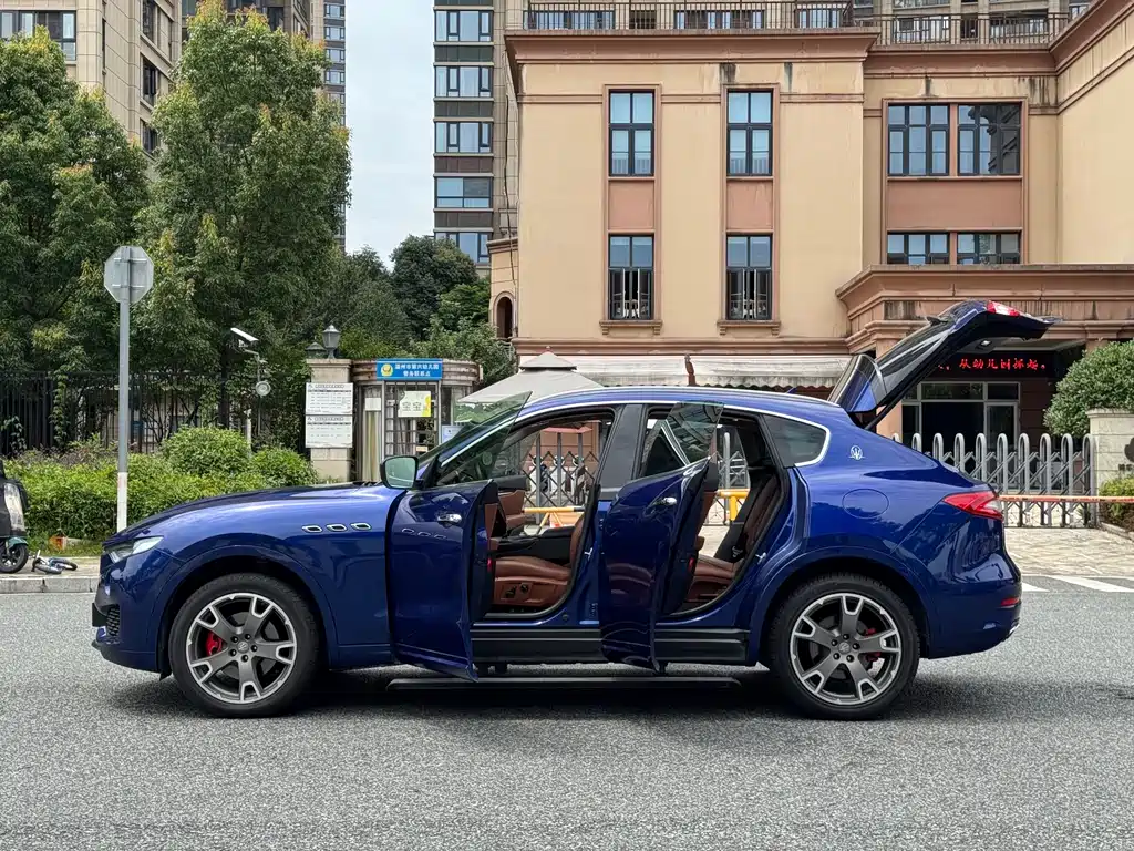 Maserati Levante 2019 — фото 17