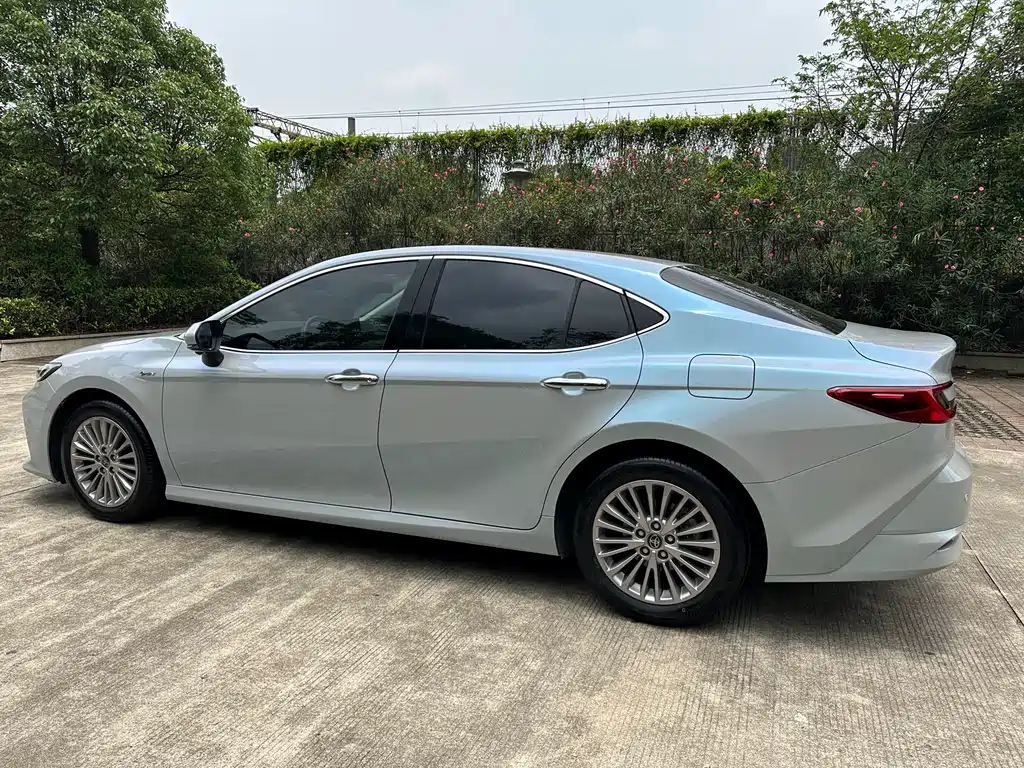 Toyota Camry 2024 — фото 12