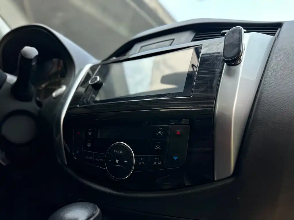 Nissan Terra 2018 — фото 11