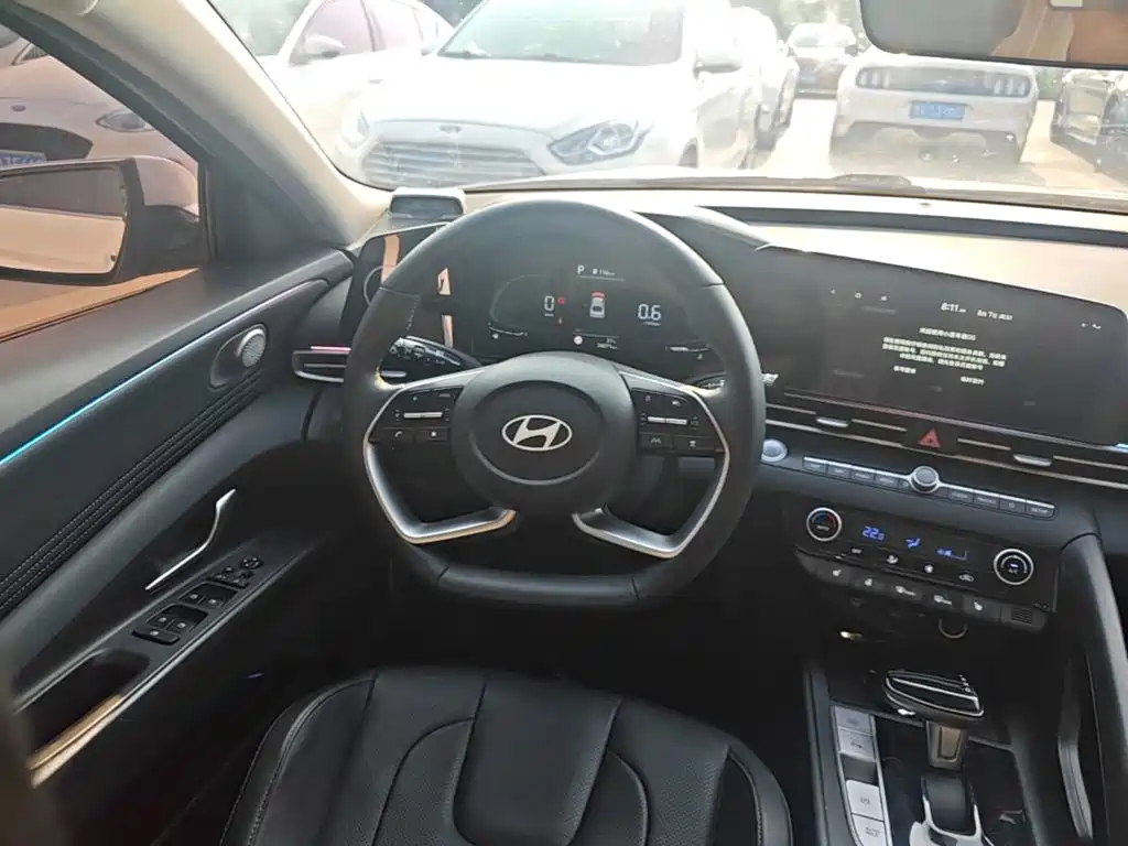Hyundai Elantra 2024 — фото 11