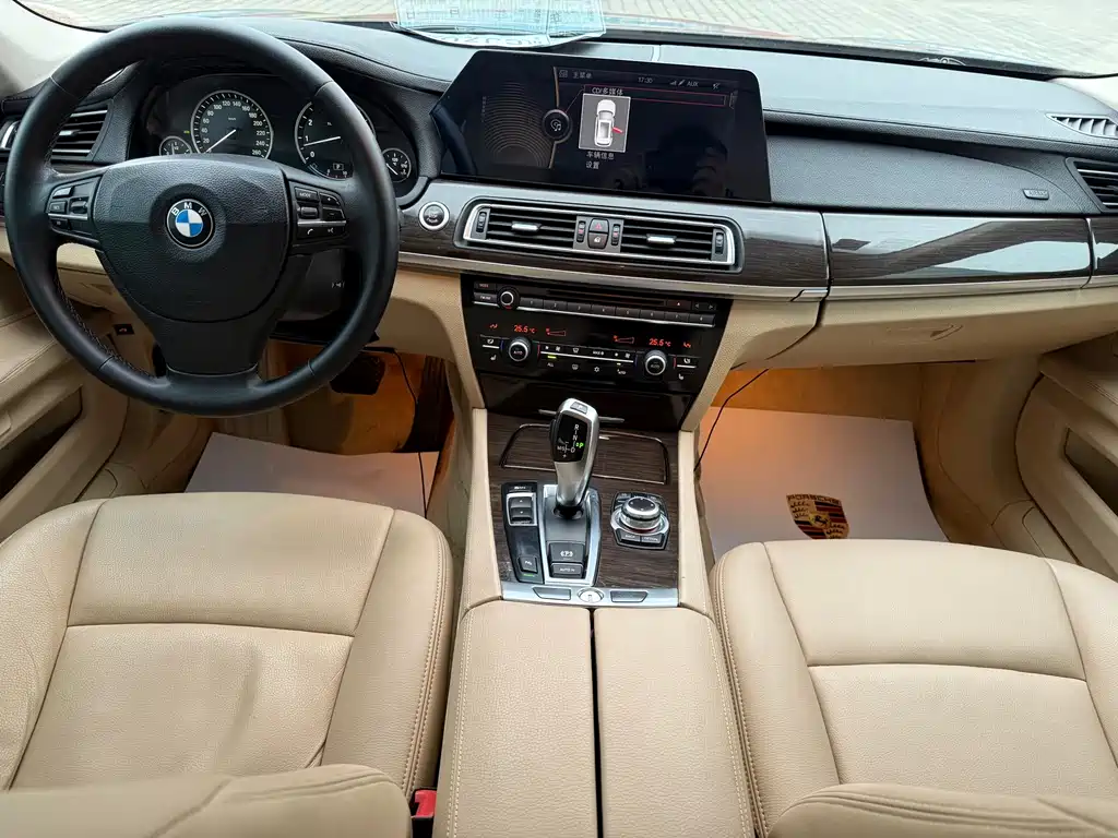 BMW 7 Series 2011 — фото 17