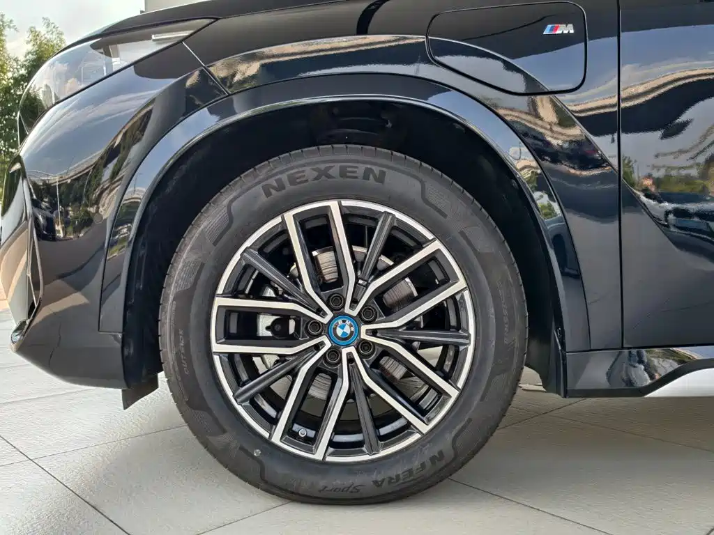 BMW iX1 2025 — фото 15