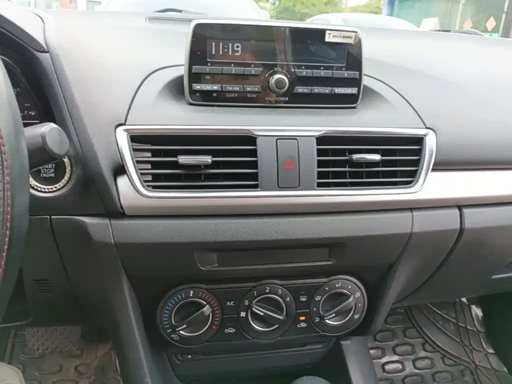 Mazda 3 Axela 2015 — фото 13