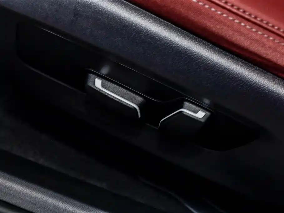 BMW 5 Series 2025 — фото 14
