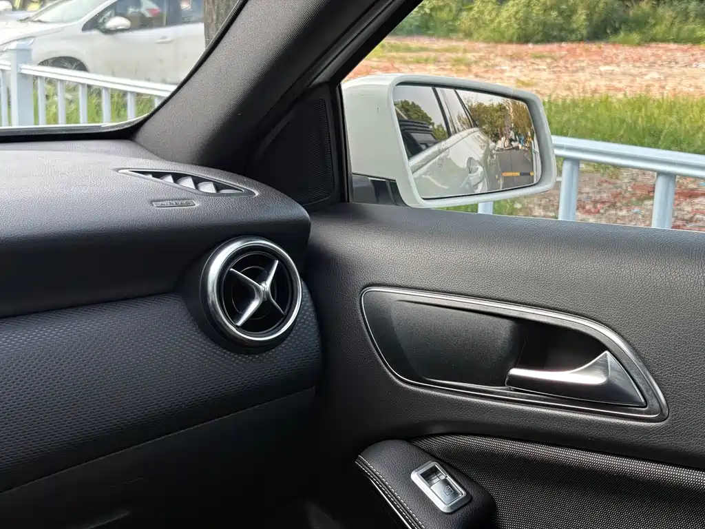 Mercedes-Benz A-Class 2018 — фото 11