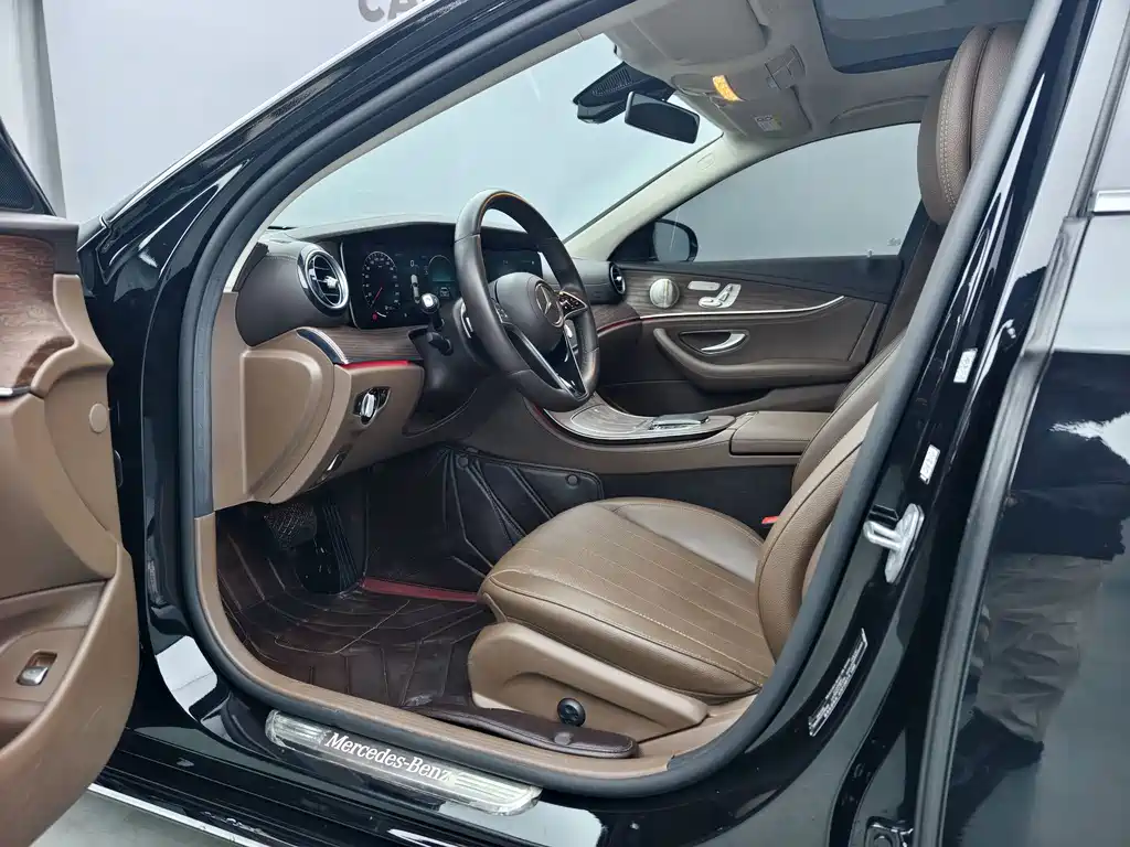 Mercedes-Benz E-Class 2023 — фото 9