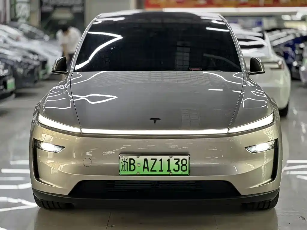 Tesla Model Y L 2025 — фото 2
