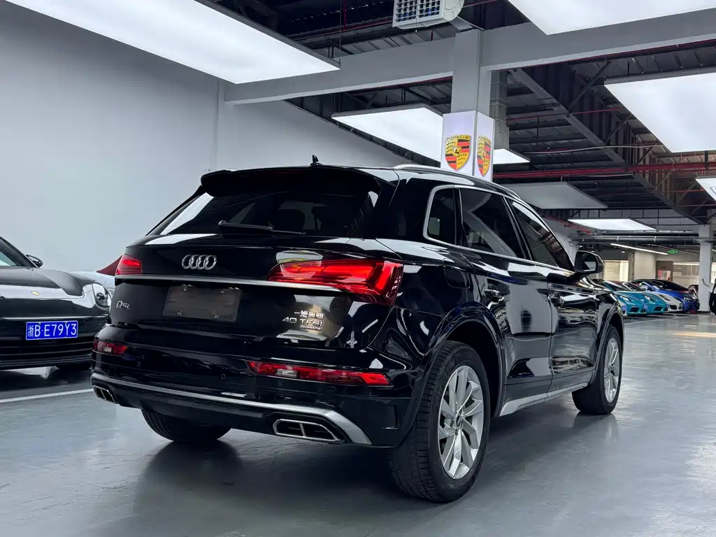 Audi Q5L 2022 — фото 18