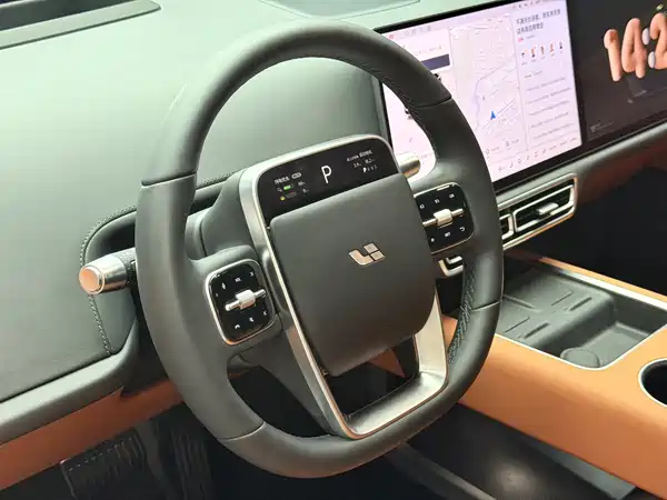 Li Auto L6 2025