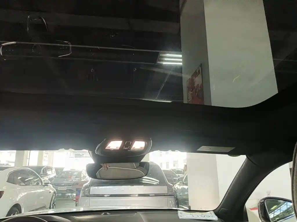 Volvo XC40 New Energy 2023 — фото 18