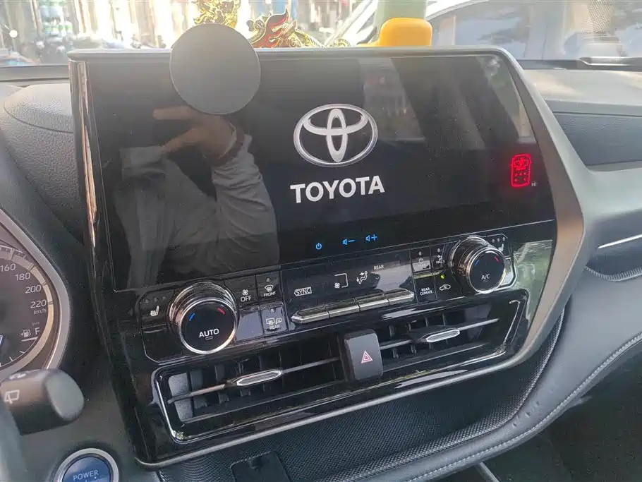 Toyota Highlander 2022 — фото 13