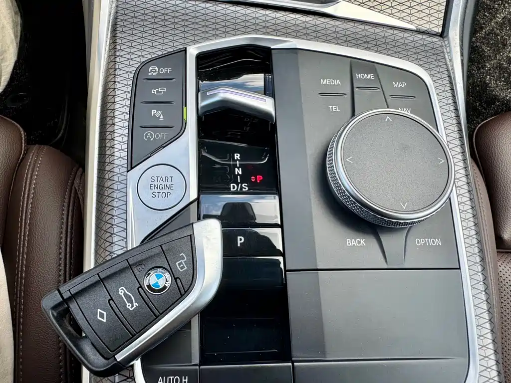 BMW 3 Series 2023 — фото 10