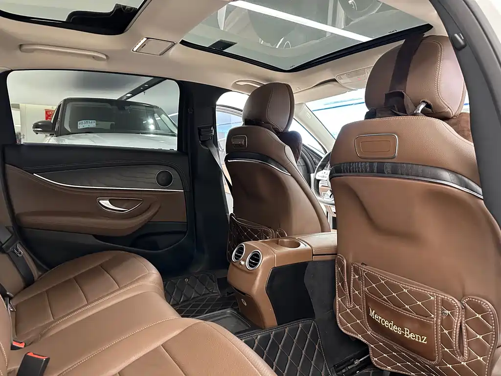 Mercedes-Benz E-Class 2019 — фото 15
