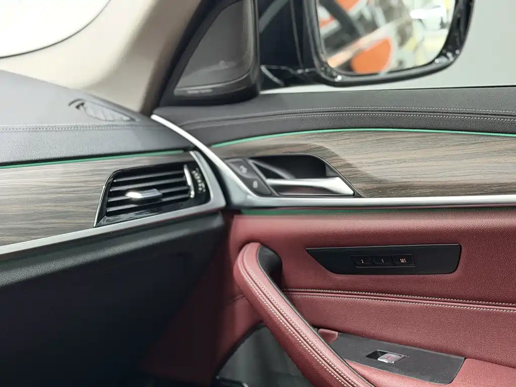 BMW 5 Series 2021 — фото 17