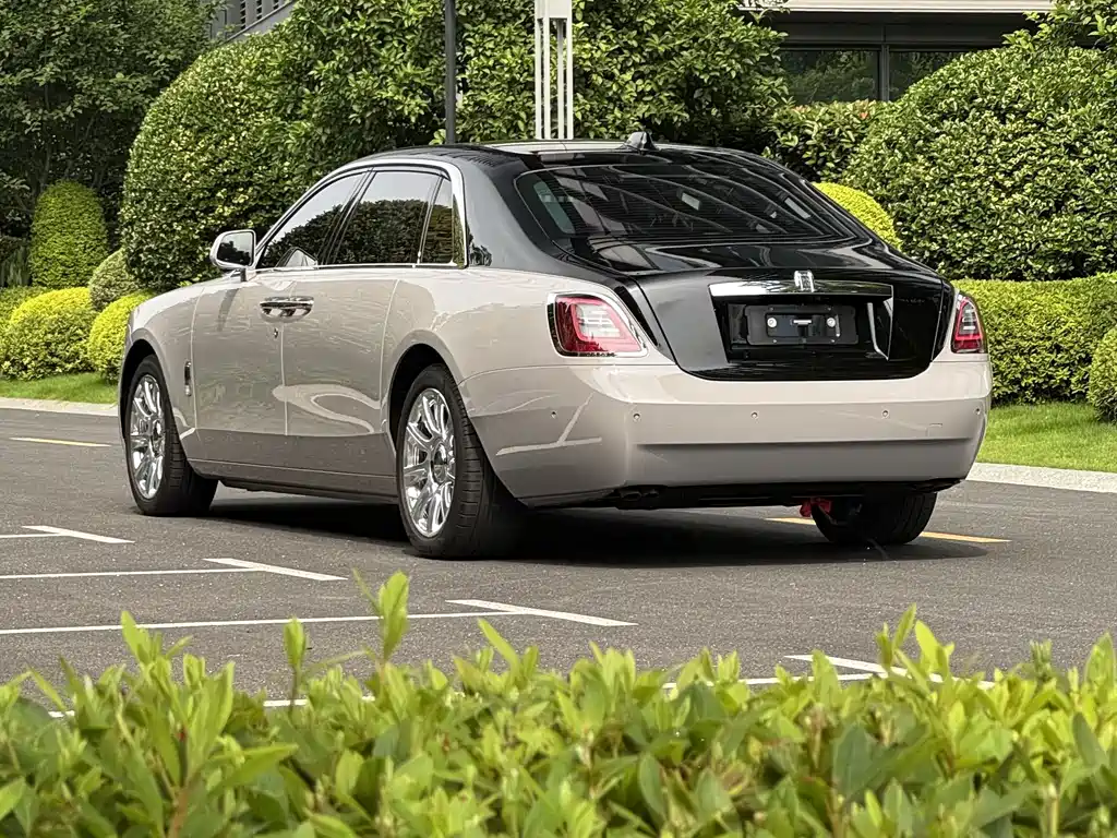 Rolls-Royce Ghost 2023 — фото 10