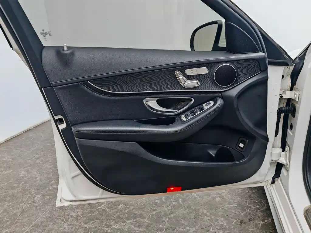 Mercedes-Benz C-Class 2018 — фото 19