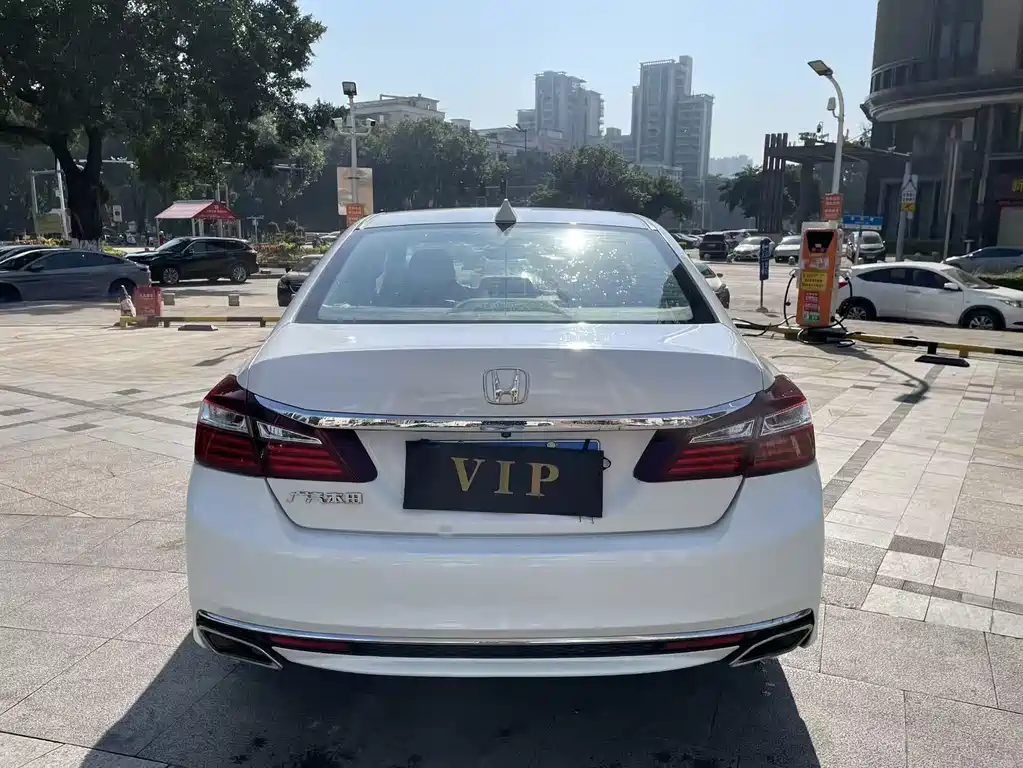 Honda Accord 2017 — фото 11