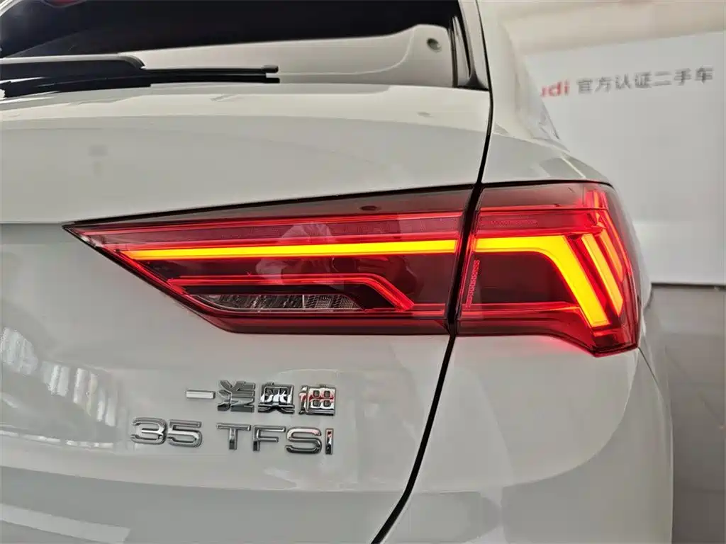 Audi Q3 2019 — фото 14
