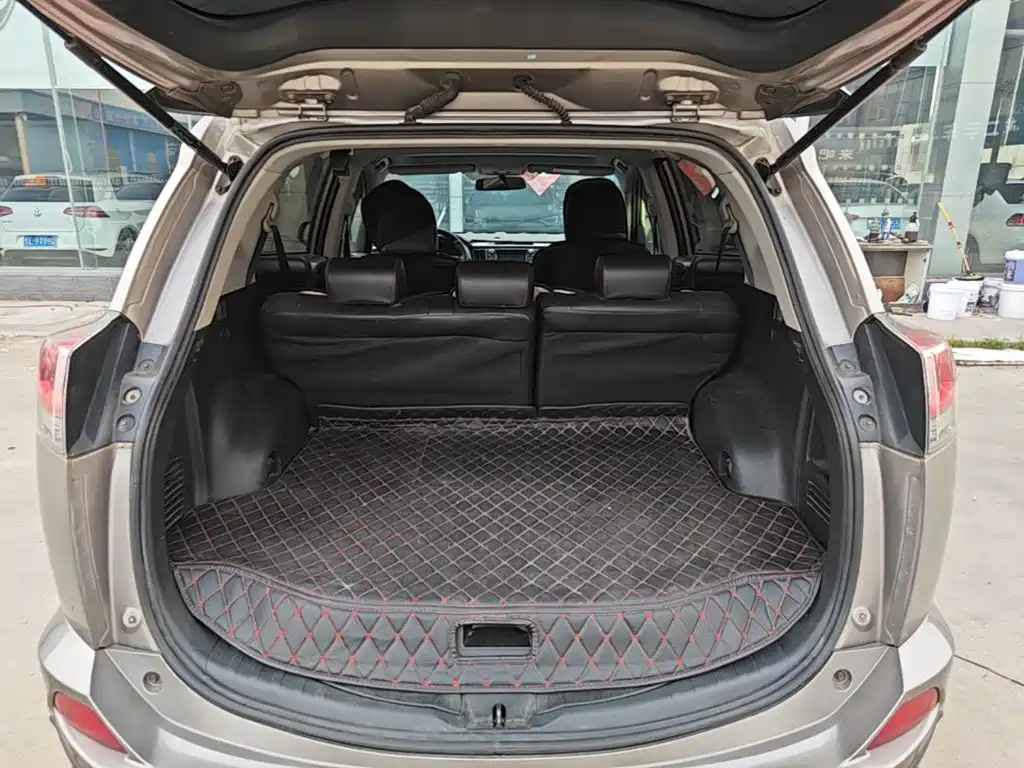 Toyota RAV4 2017 — фото 19