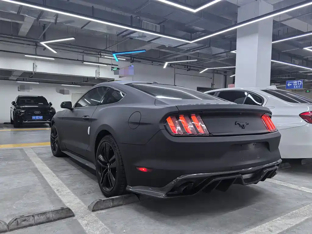 Ford Mustang 2017 — фото 14