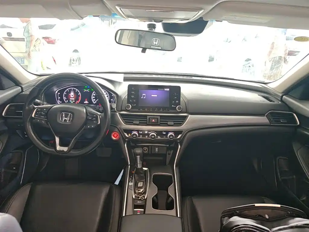 Honda Accord 2019 — фото 10