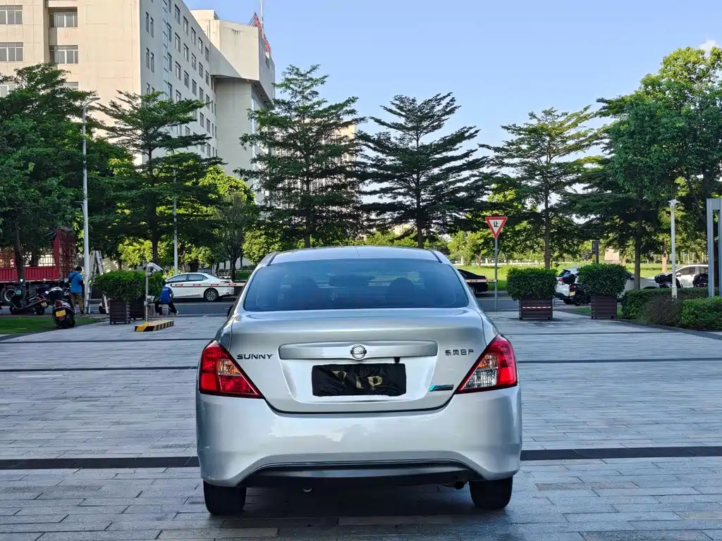 Nissan Sunny 2017 — фото 13