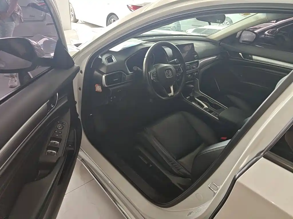 Honda Accord 2019 — фото 16