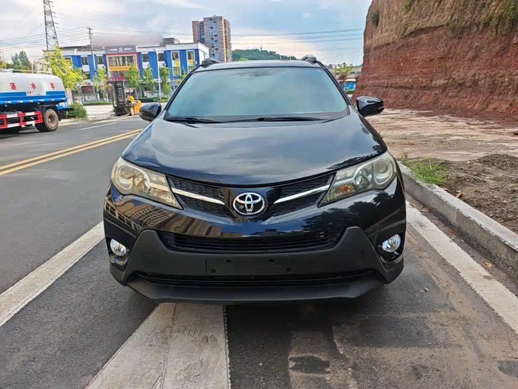 Toyota RAV4 2015 — фото 3