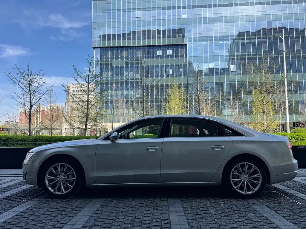 Audi A8 2014 — фото 2