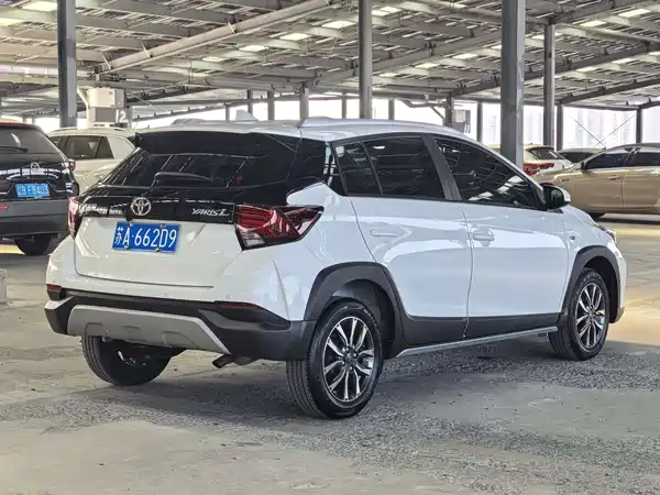 Toyota Yaris L 2022