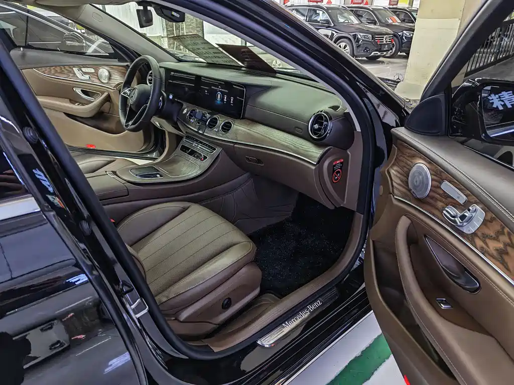 Mercedes-Benz E-Class 2023 — фото 8