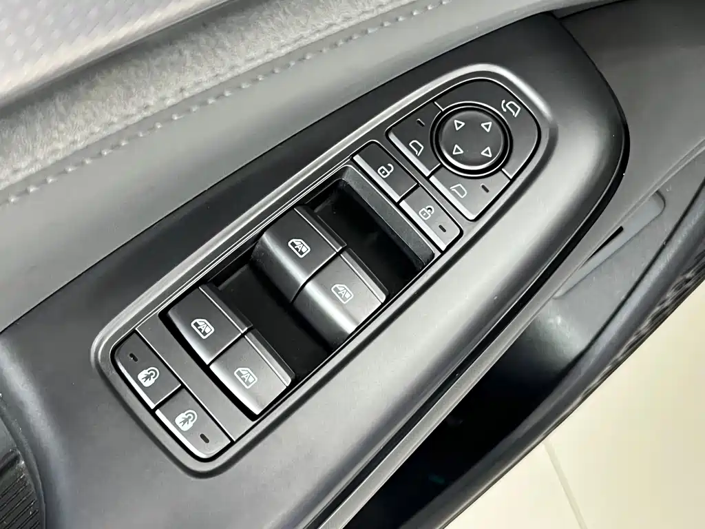 BYD Seal 07 DM-i 2025 — фото 16